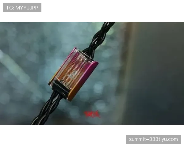 耳机裁判系统如何影响裁判判罚的准确性与争议解决 耳机裁判系统如何影响裁判判罚的准确性与争议解决